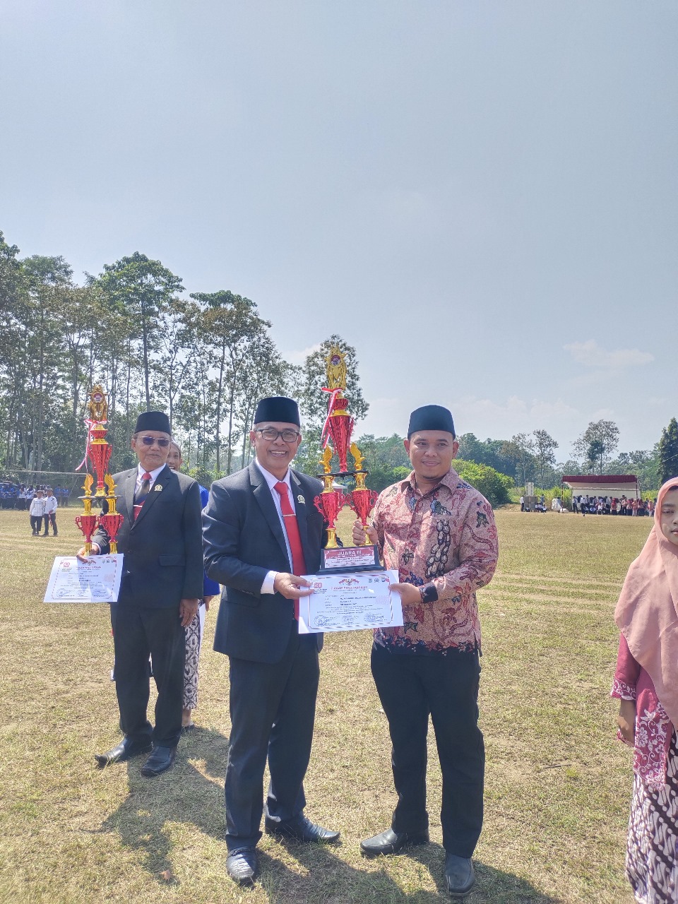 MI Manarul Huda Raih Juara 3 Lomba Gerak Jalan Tingkat MI se-Kecamatan Wajak