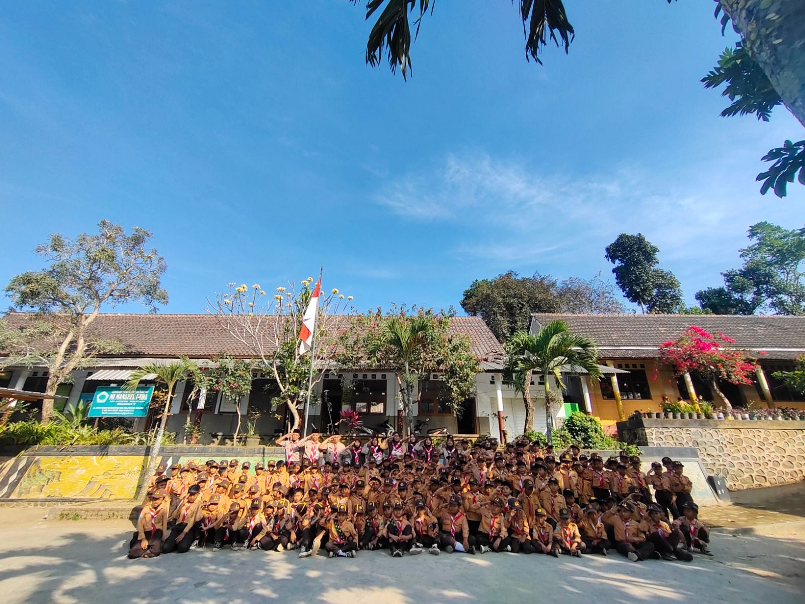 MI Manarul Huda Peringati Hari Pramuka